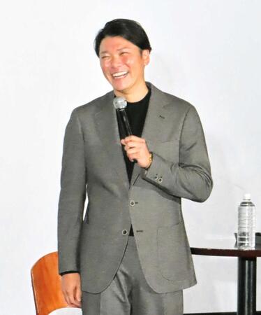 巨人・坂本 生まれ変わるなら「大谷翔平!」即答 「あれだけ本塁打を打つのは誰も想像していなかった」都内でトークショー