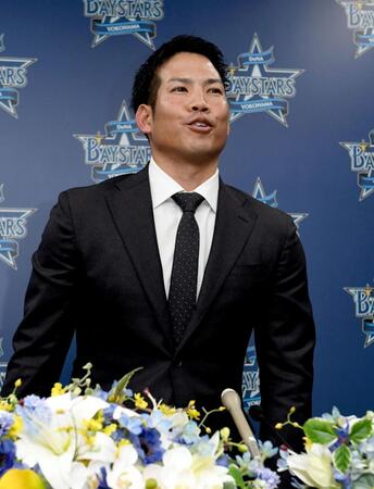 　新天地での意気込みを語る桑原（撮影・佐藤厚）