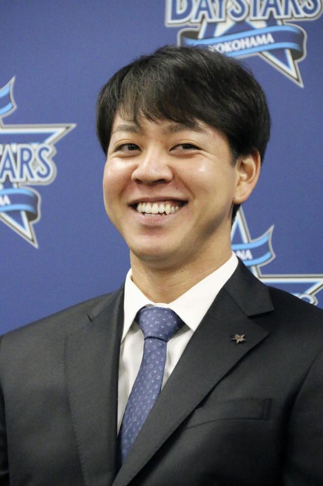 　契約更改交渉を終え、記者会見するＤｅＮＡ・平良