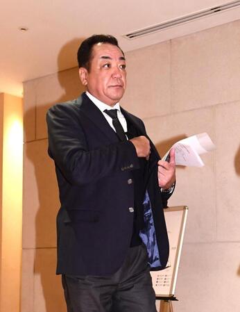 　会場に入る槙原寛己氏（撮影・園田高夫）