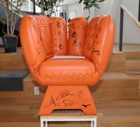 　前田ら選手のサイン寄せ書き