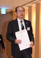 　会場に入るソフトバンクの王貞治会長（撮影・園田高夫）