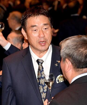 　明大ＯＢの広沢克実氏（撮影・佐藤厚）