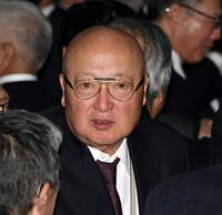 　慶大ＯＢの山下大輔氏（撮影・佐藤厚）