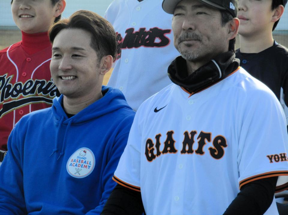 　「サンリオベースボールアカデミー　ｉｎ　ジャイアンツタウンスタジアム」に参加した小笠原氏。左は杉谷氏