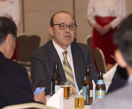 　パーティーに出席した岡田彰布氏（撮影・佐々木彰尚）