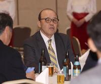 　パーティーに出席した岡田彰布氏（撮影・佐々木彰尚）