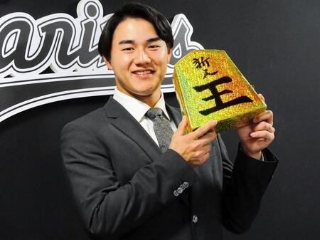 　大幅アップで契約更改し笑顔の西川