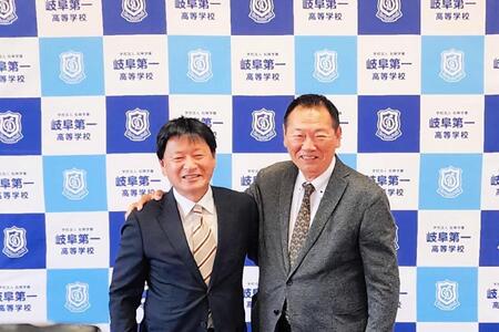 　岐阜第一の田所孝二監督からバトンを受けた神前俊彦氏