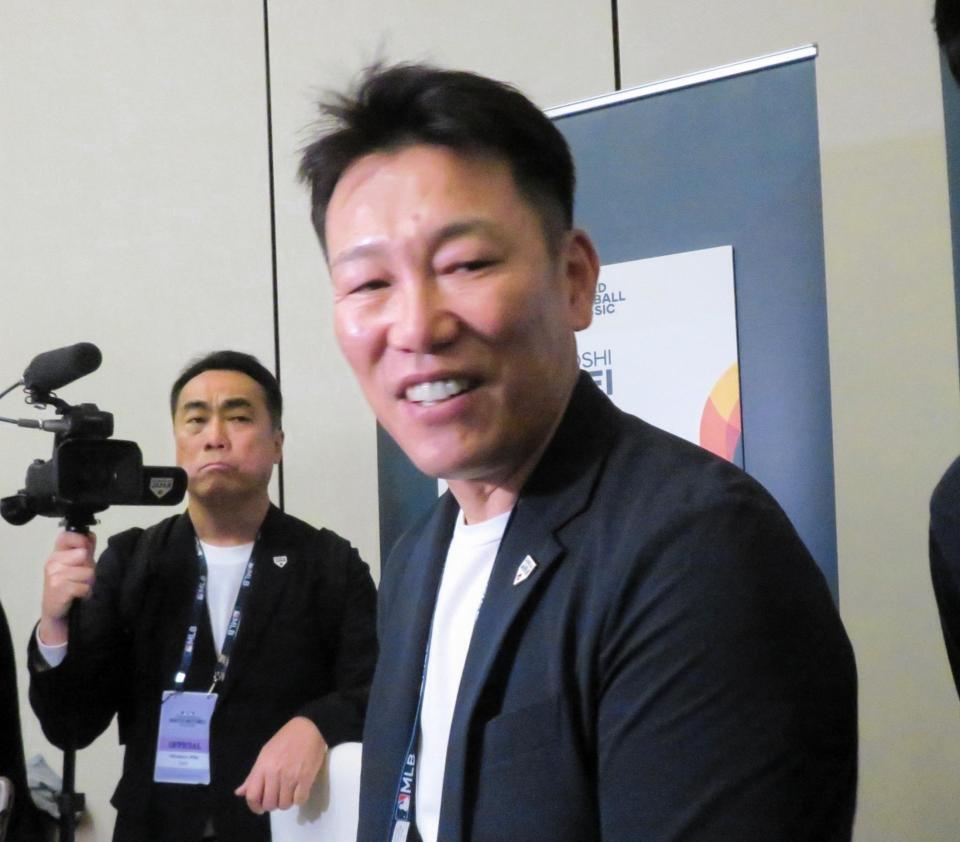 　ウインターミーティングの会場で会見した井端監督（撮影・小林信行）