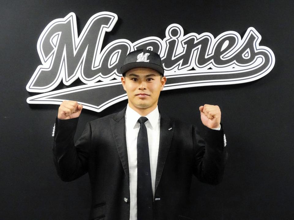 　楽天を戦力外となりロッテと育成契約を結んだ山崎が入団会見