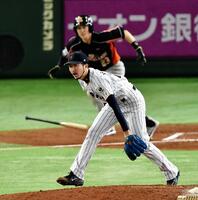 　２回、ウルバヌスに２点適時打を浴びた石川＝２０１６年１１月