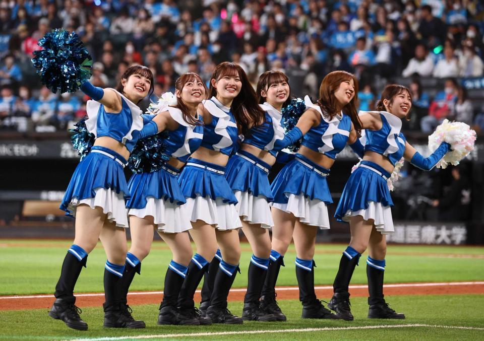 　２０２５ファイターズガールのメンバー（２５年４月撮影）