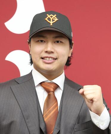 　こぶしを握る松浦（撮影・佐々木彰尚）