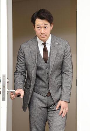 　会見に臨む中川（撮影・佐々木彰尚）