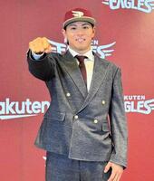 　入団会見を行った佐藤（撮影・松井美里）