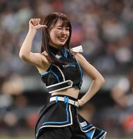 　新ダンスを披露するファイターズガールの橋本莉々花さん