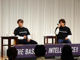 　「ＴＨＥ　ＢＡＳＥＢＡＬＬ　ＩＮＴＥＬＬＩＧＥＮＣＥ　２０２５　ｓｕｐｐｏｒｔｅｄ　ｂｙ　ＡＨＳ　ホールディングス－トッププロの頭脳と技術を届けるドリームコーチング－」に参加した左から東と早川