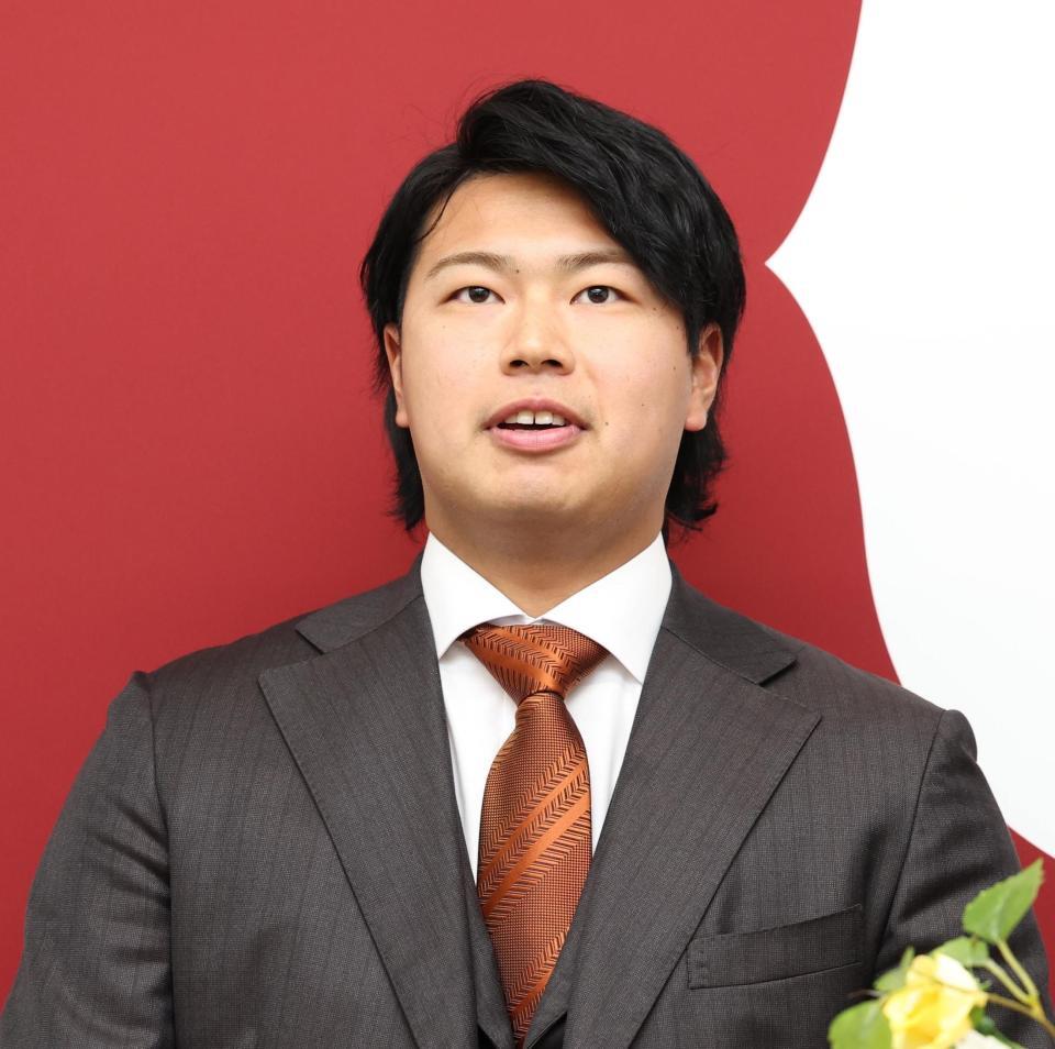 　入団会見をする松浦（撮影・佐々木彰尚）