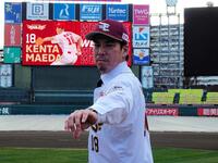 　入団会見した楽天・前田健太