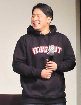 　来季へ原点回帰のフルスイング宣言を行った浅野（撮影・中田康博）