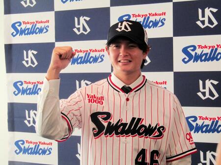 　現役ドラフトで広島からヤクルトに移籍した大道。入団会見を行った