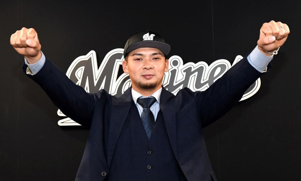 　新天地での活躍を誓う井上（撮影・佐藤厚）