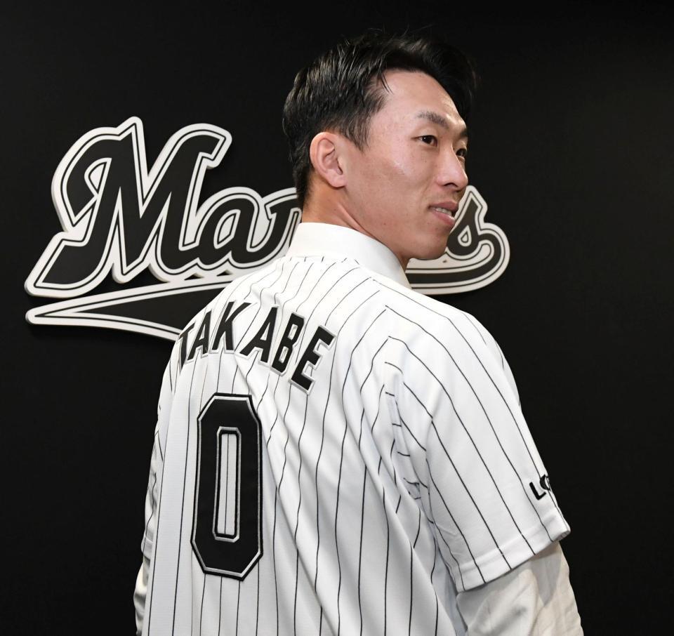 　来季から荻野の背番号０を引き継ぐ高部（撮影・佐藤厚）