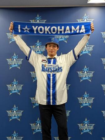 　会見に臨んだ浜