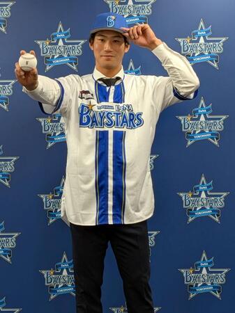 　会見に臨んだ浜