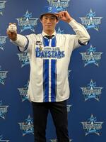 　会見に臨んだ浜