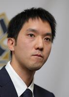 　契約更改の席で、球団にメジャー挑戦の希望を伝えた田嶋（撮影・坂部計介）