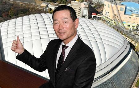 　笑顔を見せるオイシックス新潟・桑田新ＣＢＯ（撮影・佐藤厚）