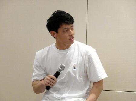 　都内でトークショーを行った辰己