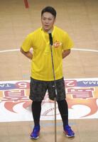 　ファン交流イベントに参加し、あいさつする楽天・則本