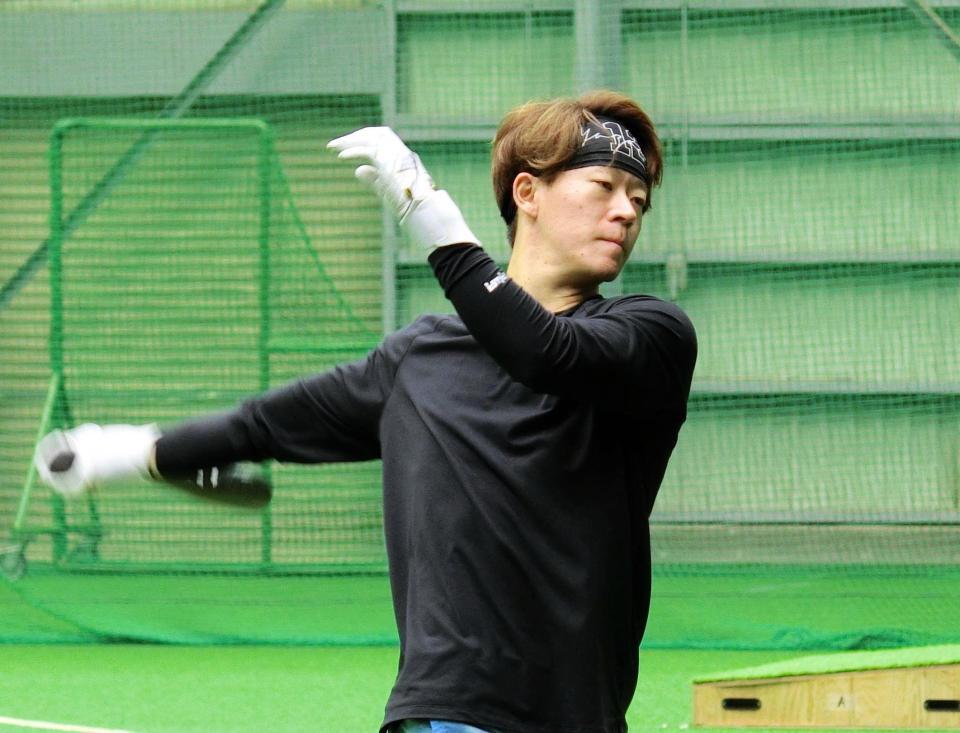 　ティー打撃を行う矢沢