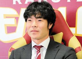 　現役を引退する楽天・島内