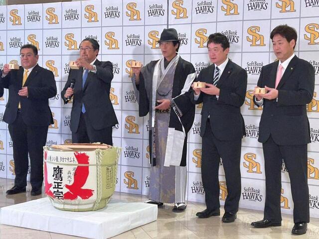 ソフトバンク仕事始め　王会長は欠席