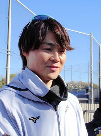 　自主トレを公開した山崎