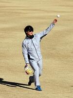 　自主トレを公開した山崎