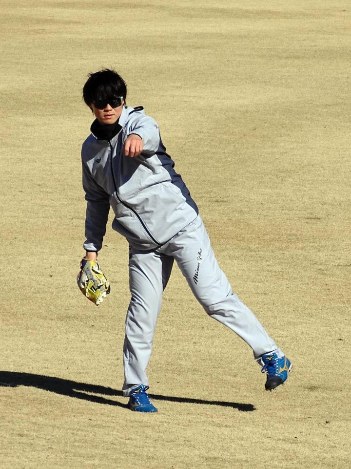 　自主トレを公開した山崎