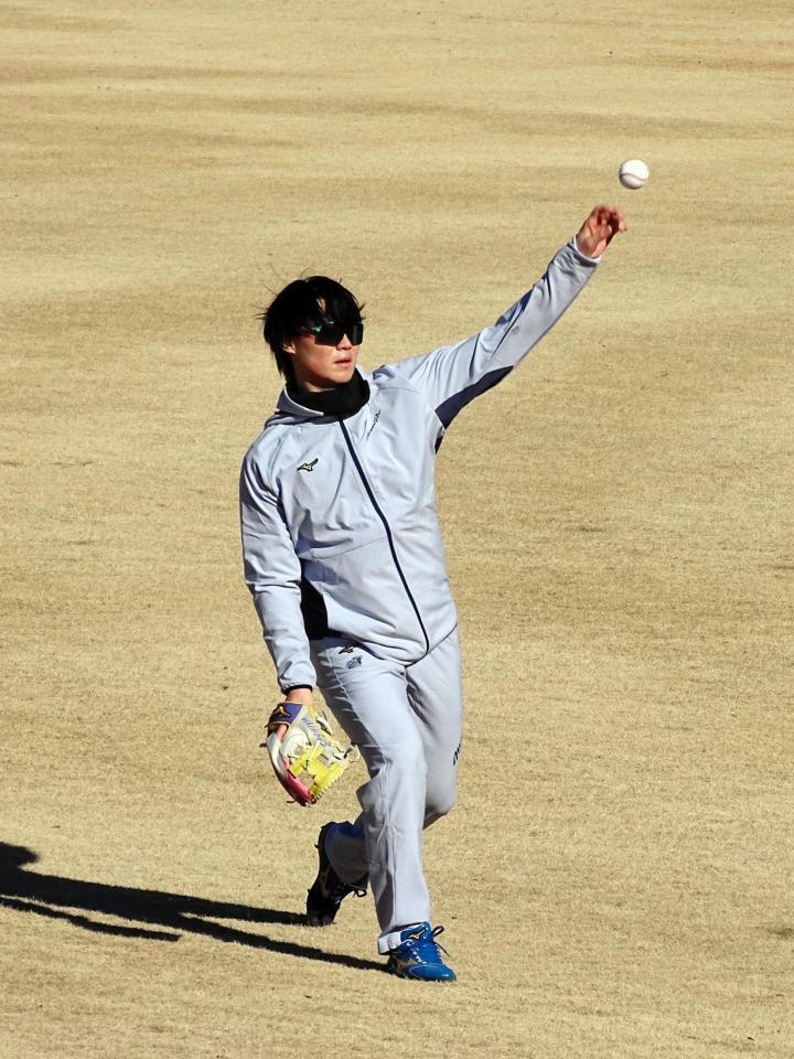 　自主トレを公開した山崎