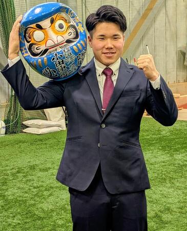 ＤｅＮＡドラ１・小田　青ダルマを携え入寮　母校・青学大の箱根Ｖに「もうすごかった。黒田君とか」