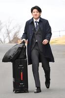 　入寮する竹丸（撮影・佐藤厚）