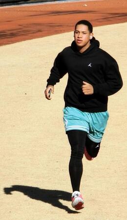 日本ハム・万波“超速仕上げ”に手応え「キャンプの頭から全力でいける準備を」２～３週間早めにトレーニング開始　バット＆グラブも新調