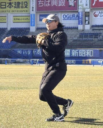 　練習を公開したロッテの小川