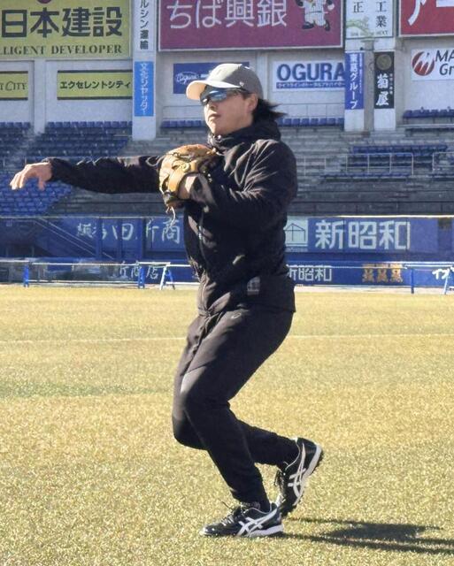 　練習を公開したロッテの小川