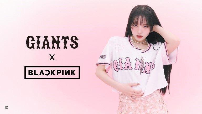 　巨人とＢＬＡＣＫＰＩＮＫとのコラボグッズでメインビジュアルのモデルに起用された本田真凛（球団提供）
