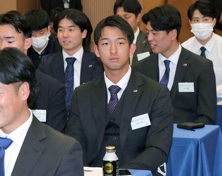 　新人研修会に出席する松下（代表撮影）