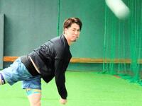 自主トレを公開、キャッチボールする前田健